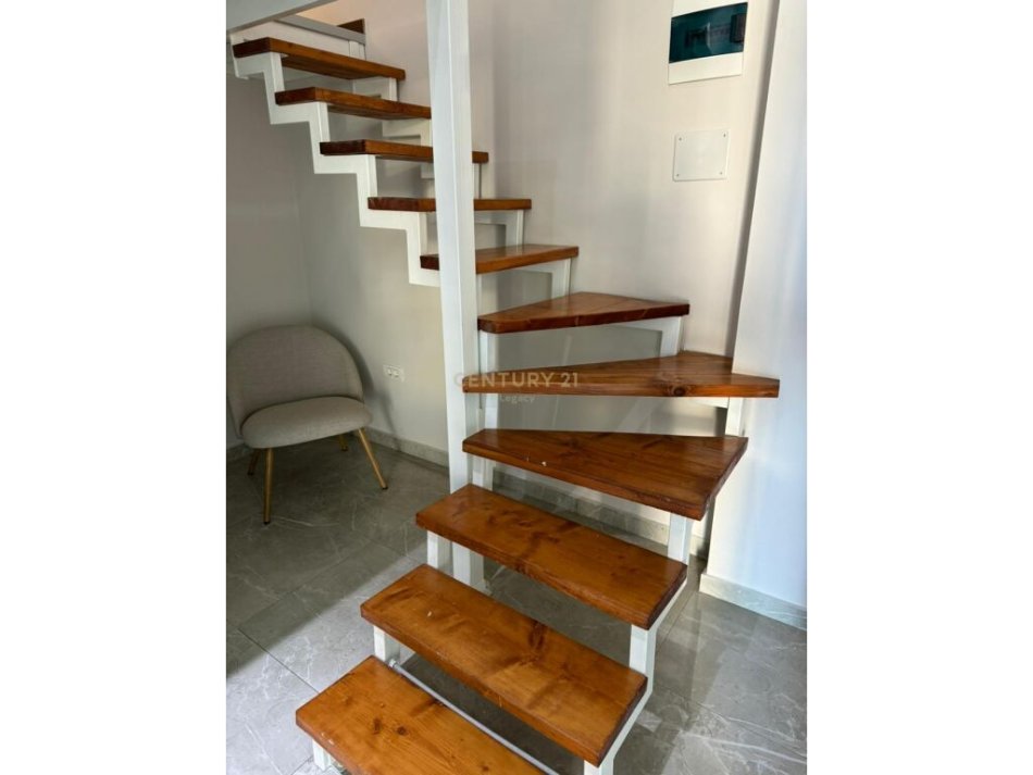 Tirane, jepet me qera zyre , 20 m² 350 € (Bulevardi i Ri Hipoteka)