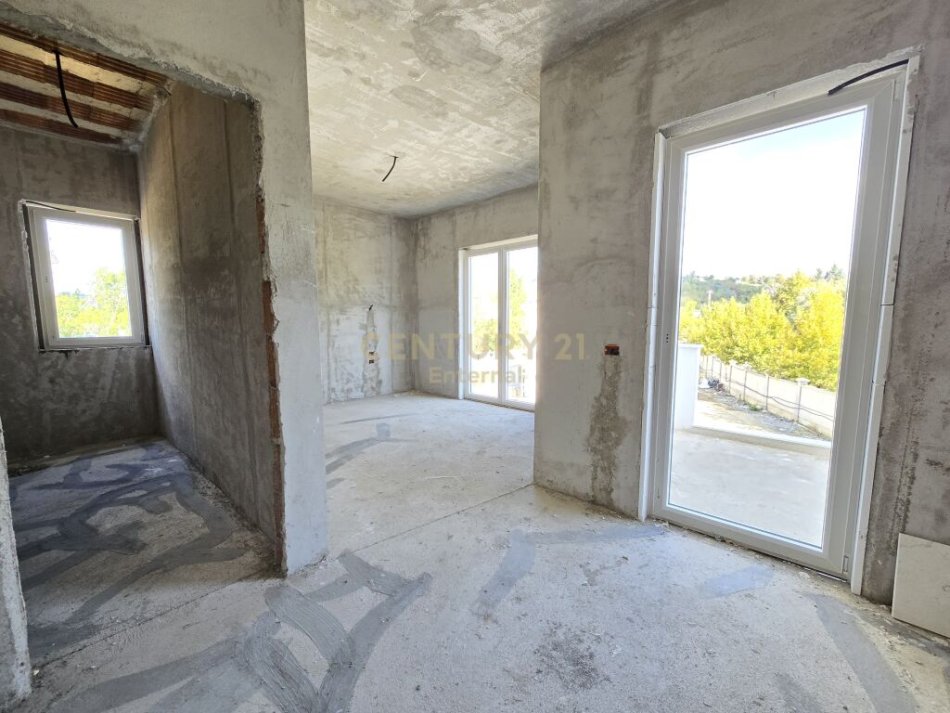 Tirane, shes Vile , 484 m² 1.300.000 € (Rolling Hills 2, Qendra Tregtare TEG)