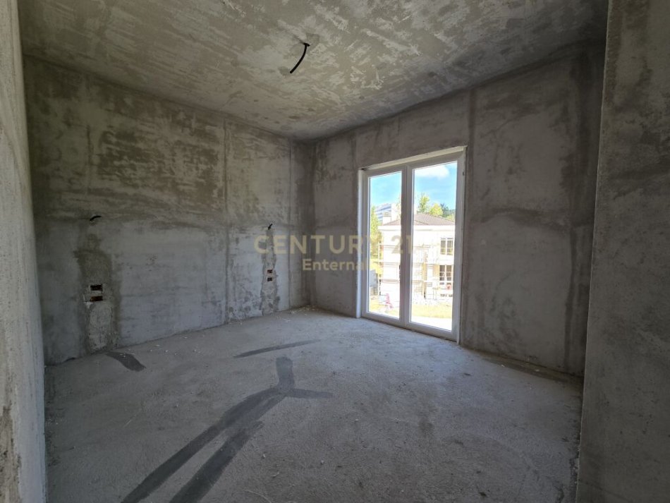 Tirane, shes Vile , 484 m² 1.300.000 € (Rolling Hills 2, Qendra Tregtare TEG)