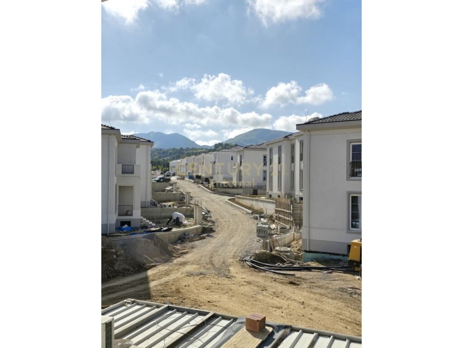 Tirane, shes Vile , 484 m² 1.300.000 € (Rolling Hills 2, Qendra Tregtare TEG)
