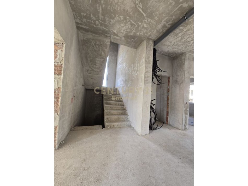 Tirane, shes Vile , 484 m² 1.300.000 € (Rolling Hills 2, Qendra Tregtare TEG)