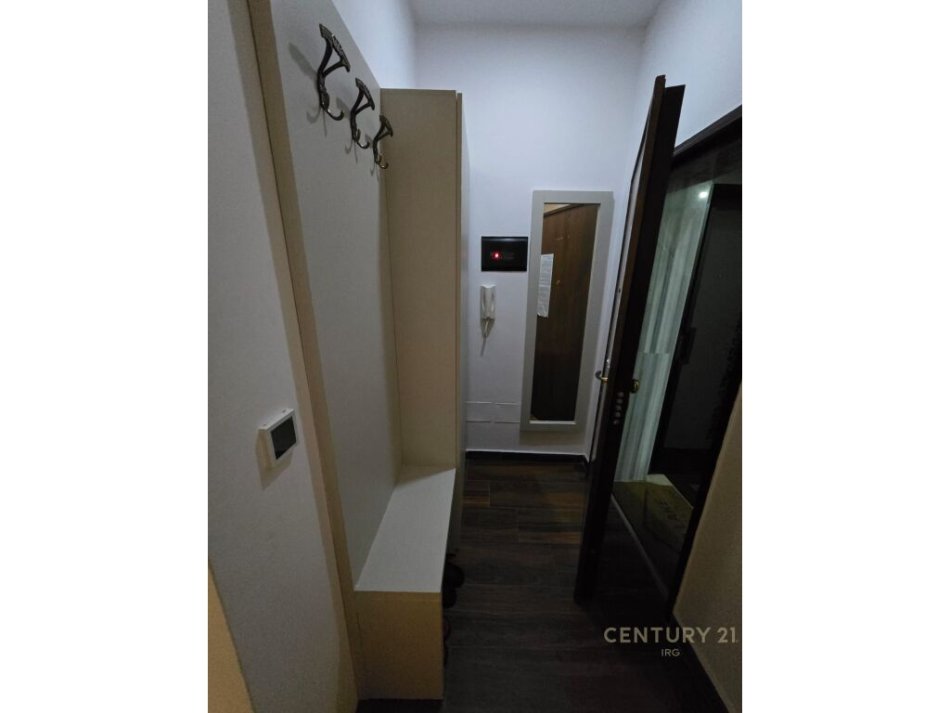 Tirane, jepet me qera 1+1 Kati 2, 58 m² 600 € (Liqeni i Tiranes)