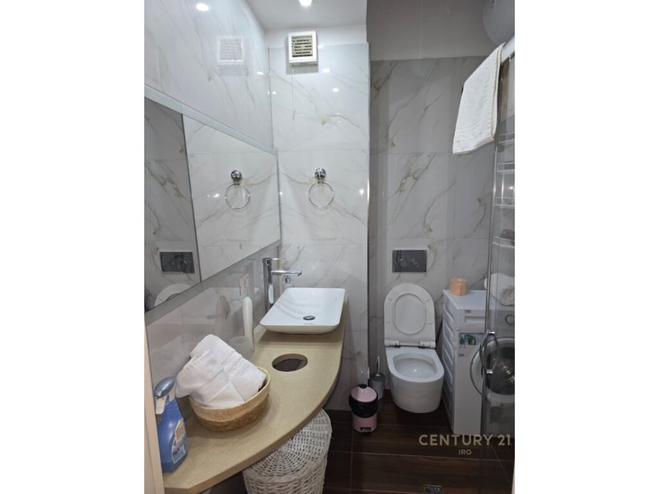Tirane, jepet me qera 1+1 Kati 2, 58 m² 600 € (Liqeni i Tiranes)