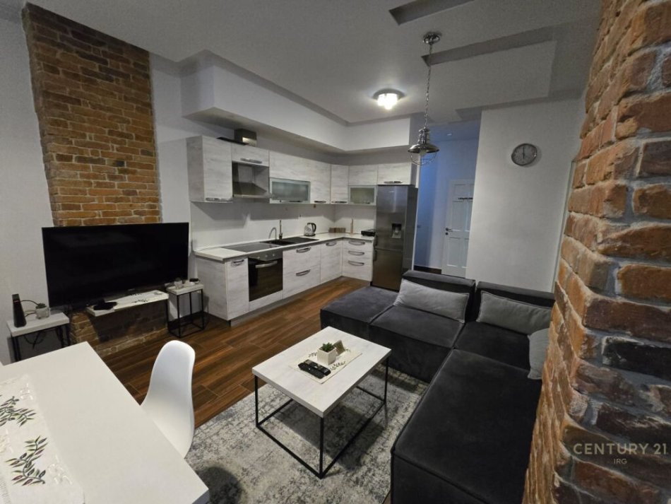 Tirane, jepet me qera 1+1 Kati 2, 58 m² 600 € (Liqeni i Tiranes)