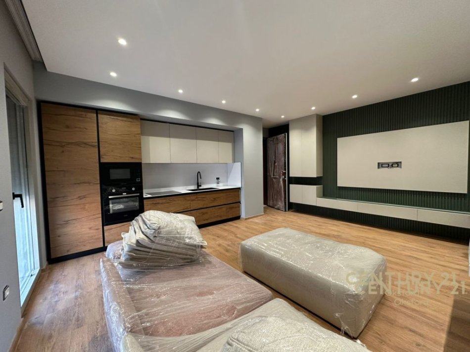 Tirane, jap me qera apartament 1+1+POST PARKIMI+Ballkon , 73 m² 850 € (Kompleksi Delijorgji)