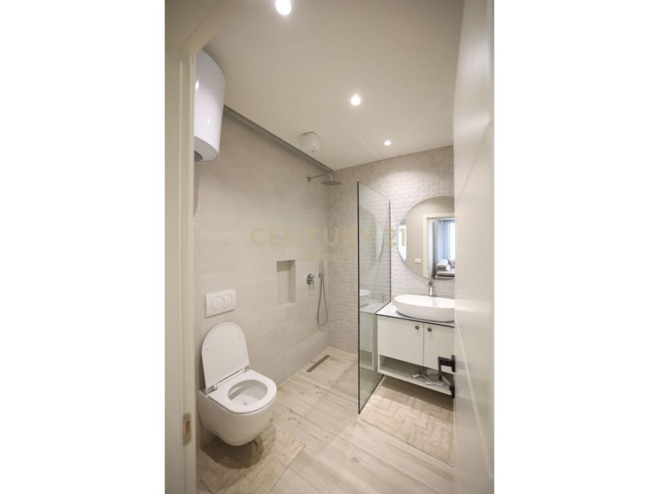 Tirane, jepet me qera apartament 1+1 Kati 4, 63 m² 800 € (Sheshi Wilson)