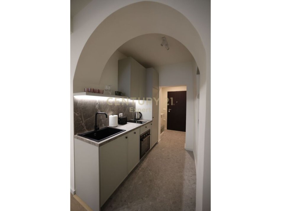 Tirane, jepet me qera apartament 1+1 Kati 4, 63 m² 800 € (Sheshi Wilson)