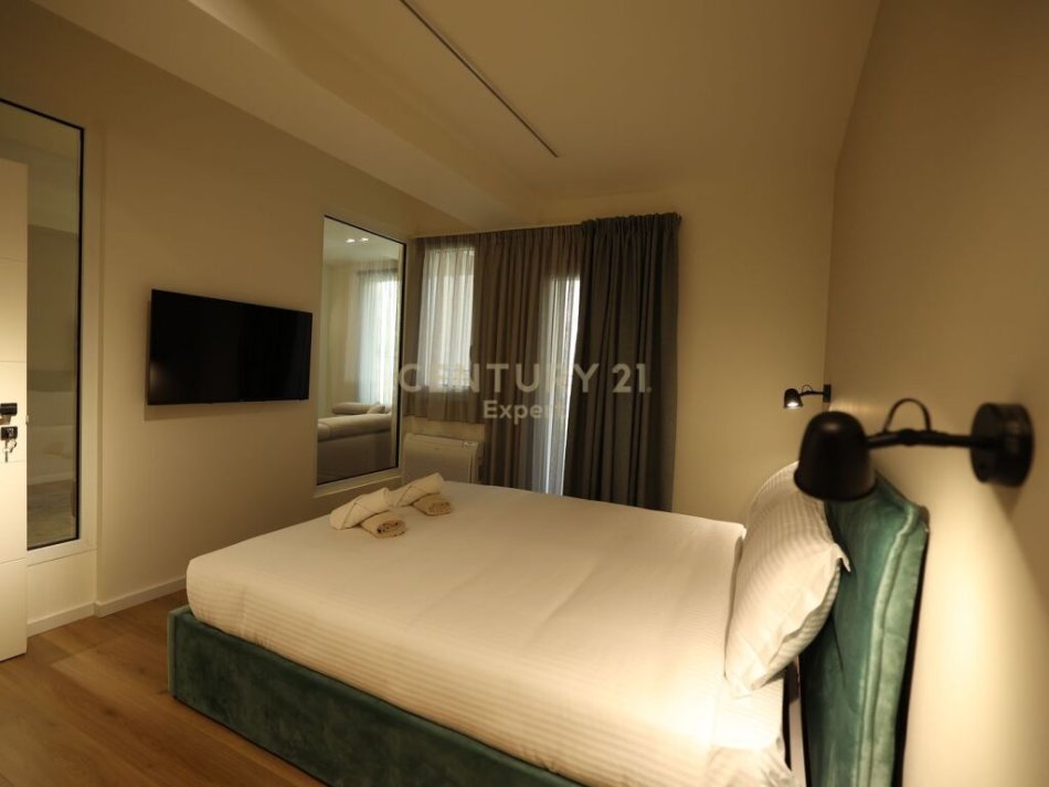 Tirane, jepet me qera apartament 1+1 Kati 4, 63 m² 800 € (Sheshi Wilson)