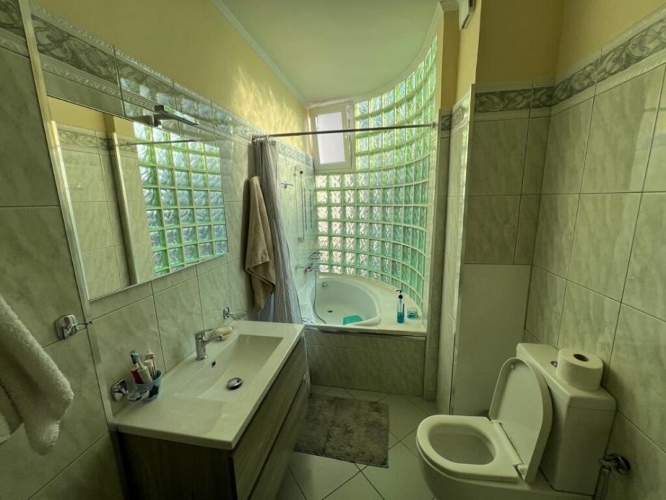 Tirane, shes apartament 2+1+2 , 152 m² 415.000 € (Ish Blloku)