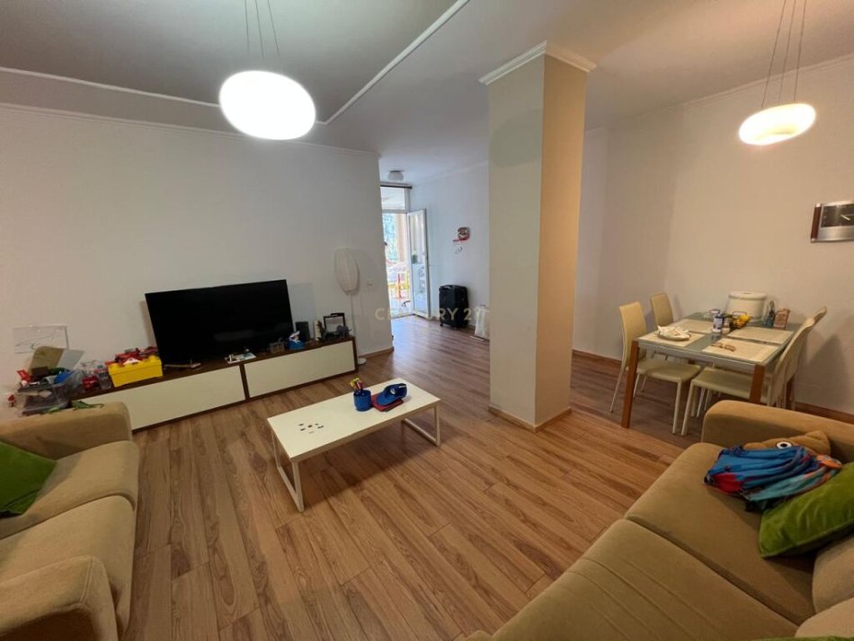 Tirane, shes apartament 2+1+2 , 152 m² 415.000 € (Ish Blloku)