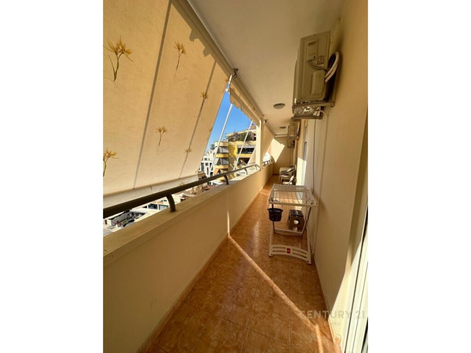 Tirane, jepet me qera apartament 2+1 Kati 7, 133 m² 800 € (Air Albania Stadium)