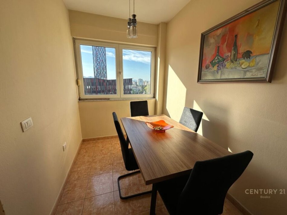 Tirane, jepet me qera apartament 2+1 Kati 7, 133 m² 800 € (Air Albania Stadium)