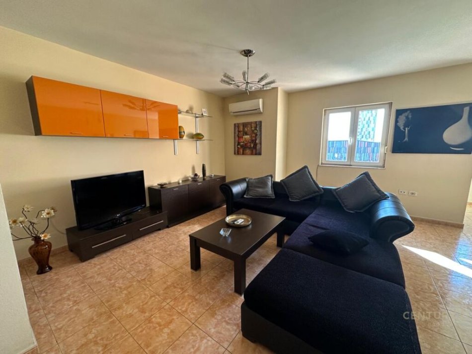 Tirane, jepet me qera apartament 2+1 Kati 7, 133 m² 800 € (Air Albania Stadium)