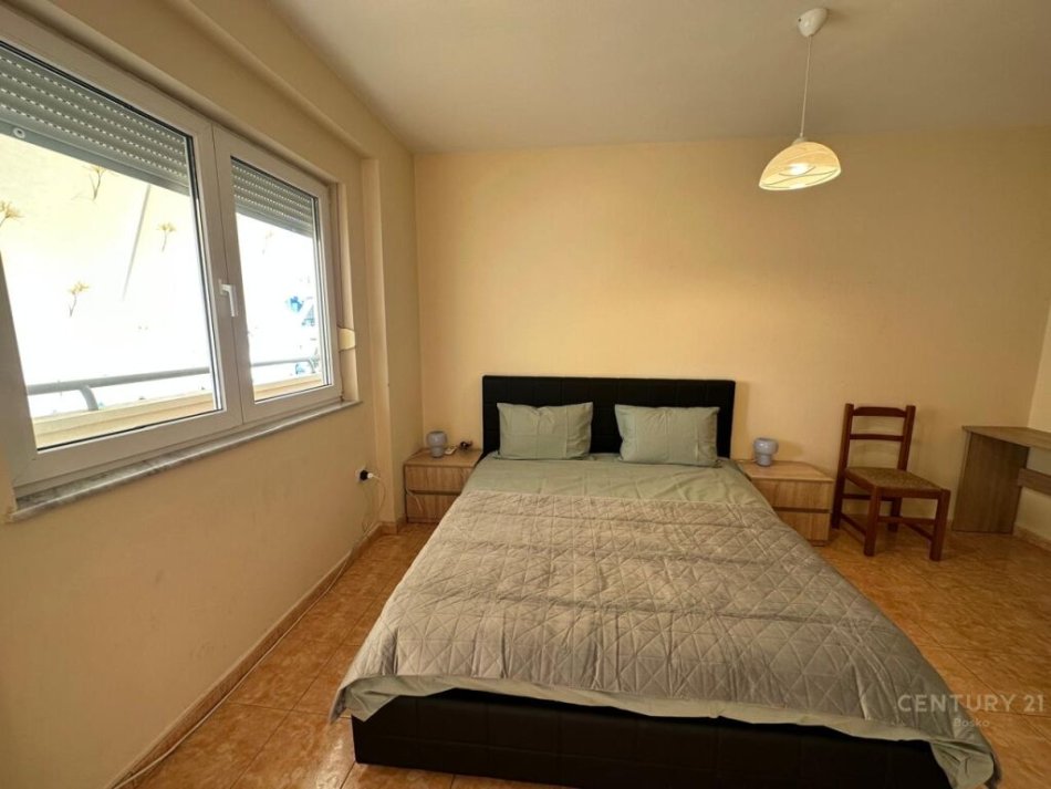 Tirane, jepet me qera apartament 2+1 Kati 7, 133 m² 800 € (Air Albania Stadium)