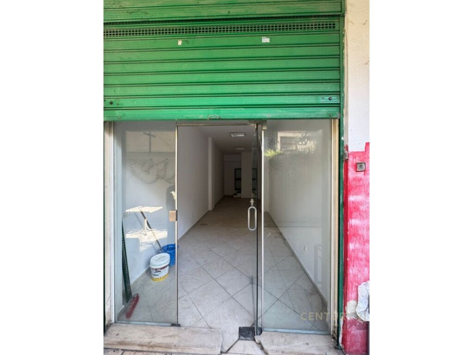 Tirane, shitet dyqan Kati 0, 30 m² 38.000 € (21 Dhjetori)
