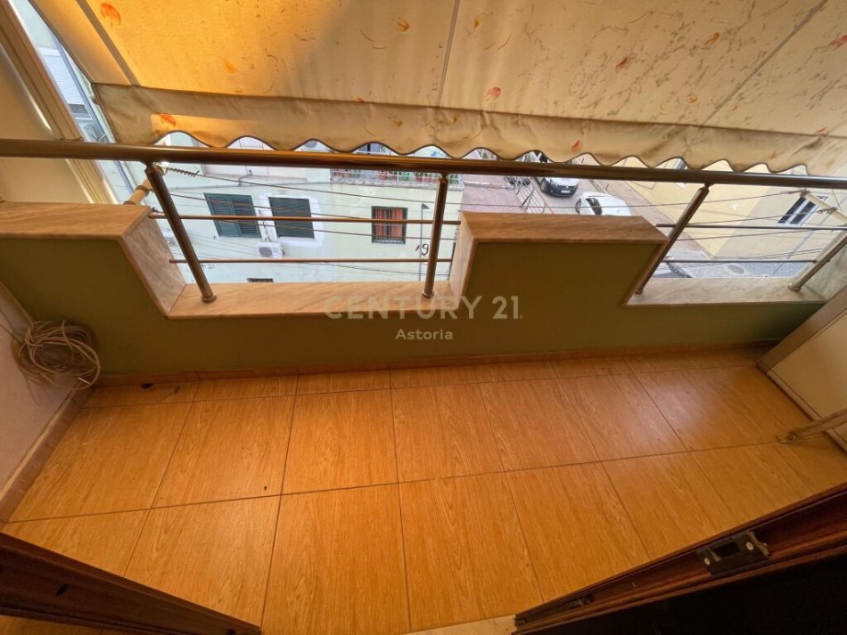 Tirane, jepet me qera apartament 2+1 Kati 3, 150 m² 600 € (Kodra e Diellit astoria102312)