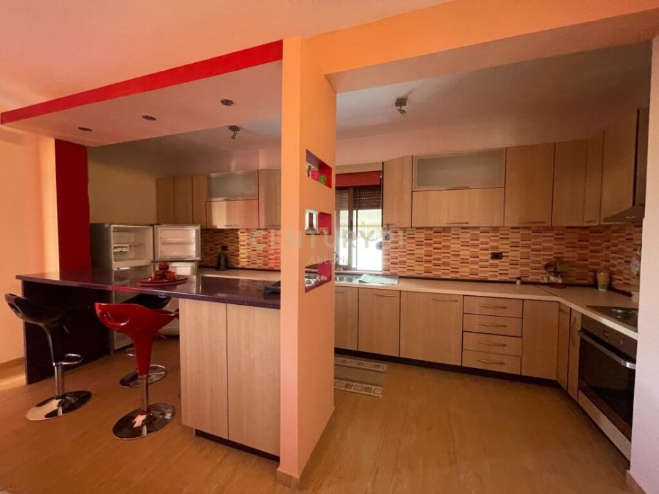 Tirane, jepet me qera apartament 2+1 Kati 3, 150 m² 600 € (Kodra e Diellit astoria102312)