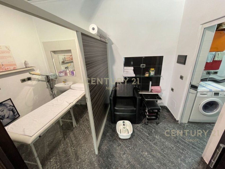 Tirane, shitet ambjent biznesi Kati 0, 38 m² 210.000 € (Qender Neom102323)