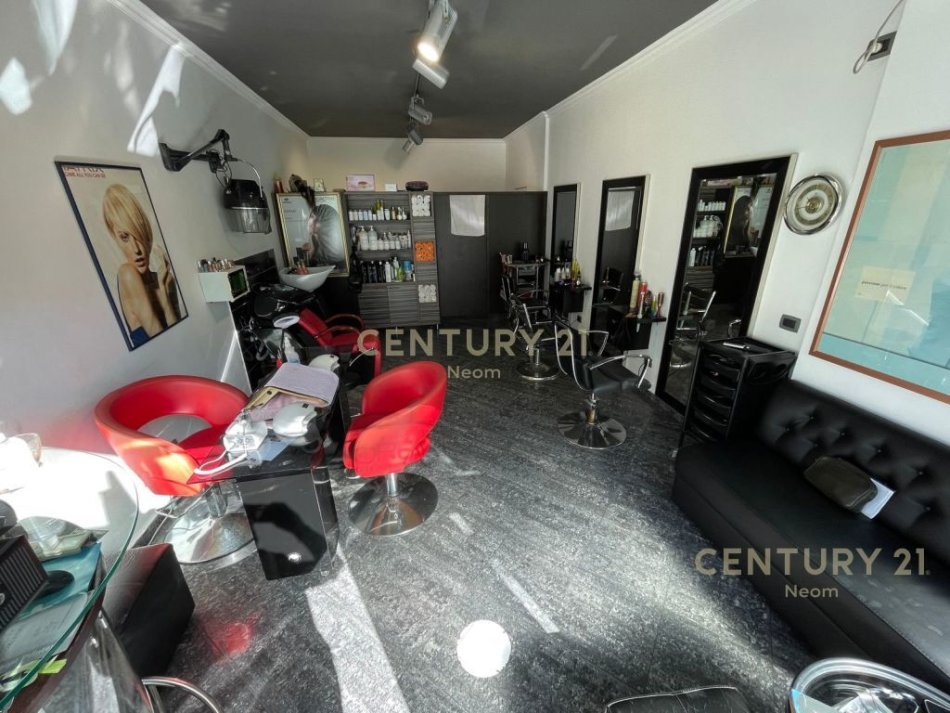 Tirane, shitet ambjent biznesi Kati 0, 38 m² 210.000 € (Qender Neom102323)
