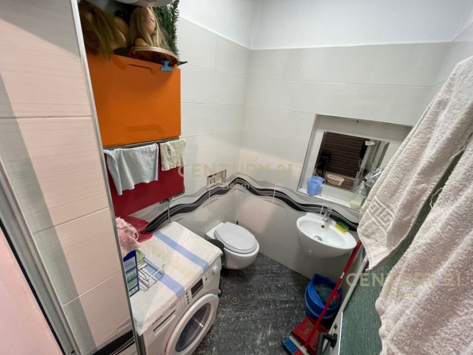 Tirane, shes ambjent biznesi Kati 0, 38 m² 210.000 € (Ish Blloku)