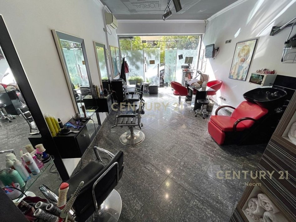 Tirane, shitet ambjent biznesi Kati 0, 38 m² 210.000 € (Qender Neom102323)