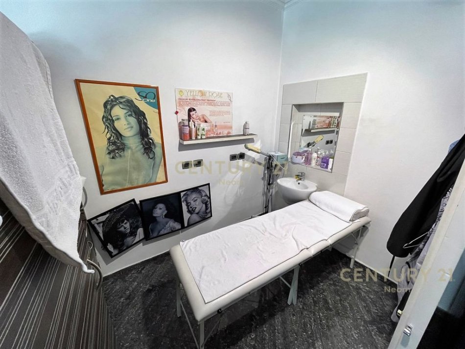 Tirane, shitet ambjent biznesi Kati 0, 38 m² 210.000 € (Qender Neom102323)