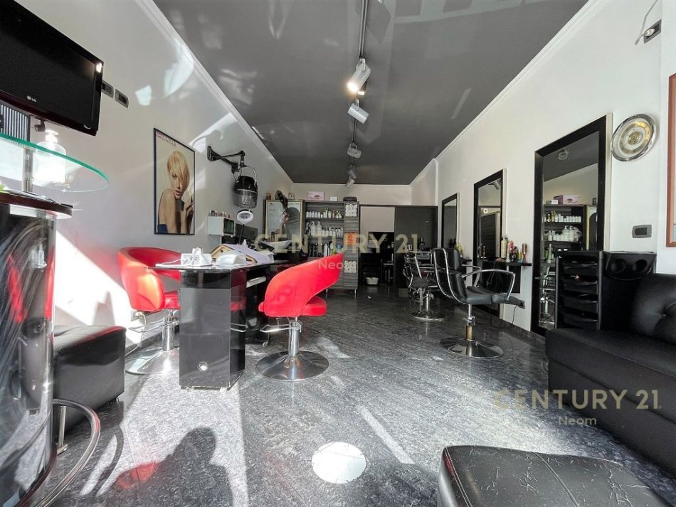 Tirane, shitet ambjent biznesi Kati 0, 38 m² 210.000 € (Qender Neom102323)