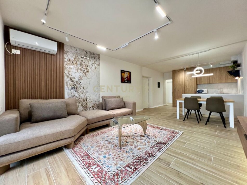 Tirane, jap me qera apartament 2+1 + 2 POSTE PARKIMI , 164 m² 600 € (pranë Hotel DIPLOMAT, Selitë)