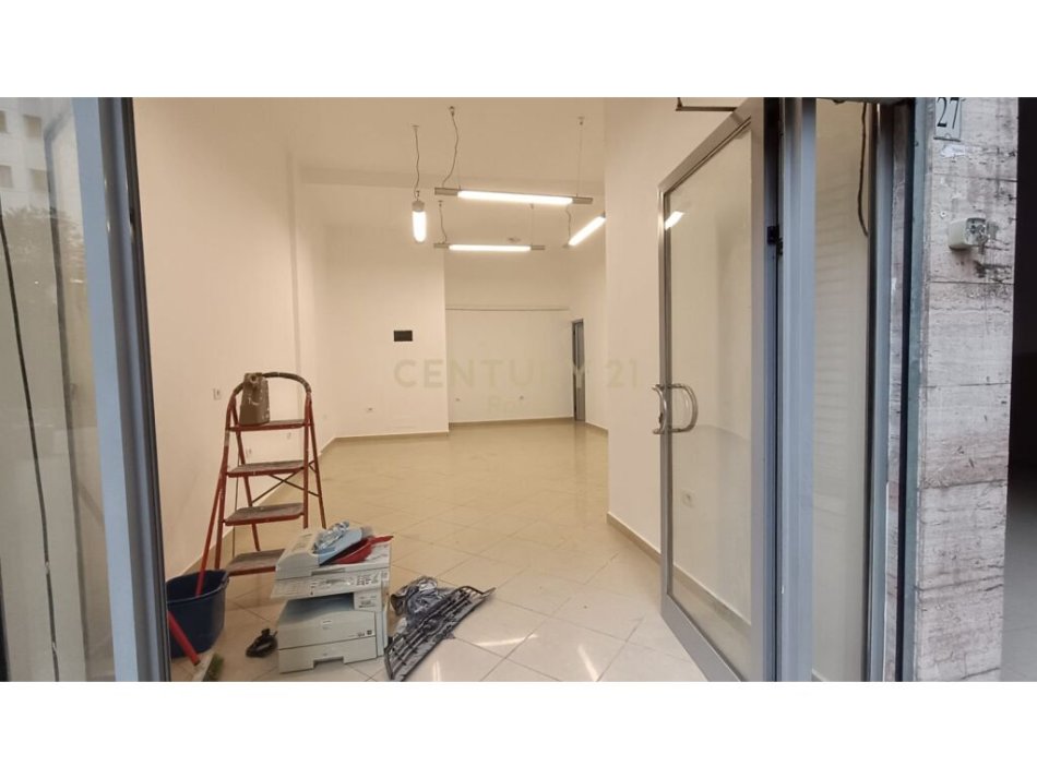 Tirane, shitet apartament 1+1 Kati 0, 45 m² 62.000 € (Pallati me shiigjeta)