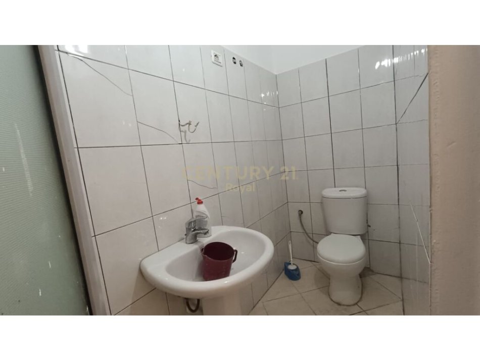 Tirane, shitet apartament 1+1 Kati 0, 45 m² 62.000 € (Pallati me shiigjeta)