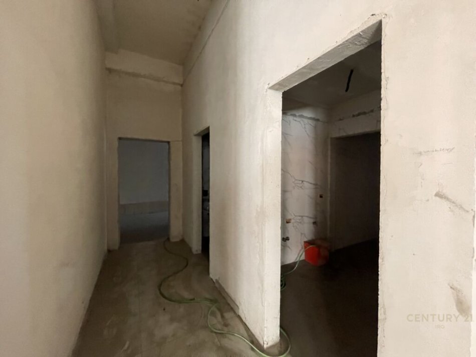 Tirane, jap me qera ambjent biznesi , 500 m² 9.000 € (Komuna e Parisit)