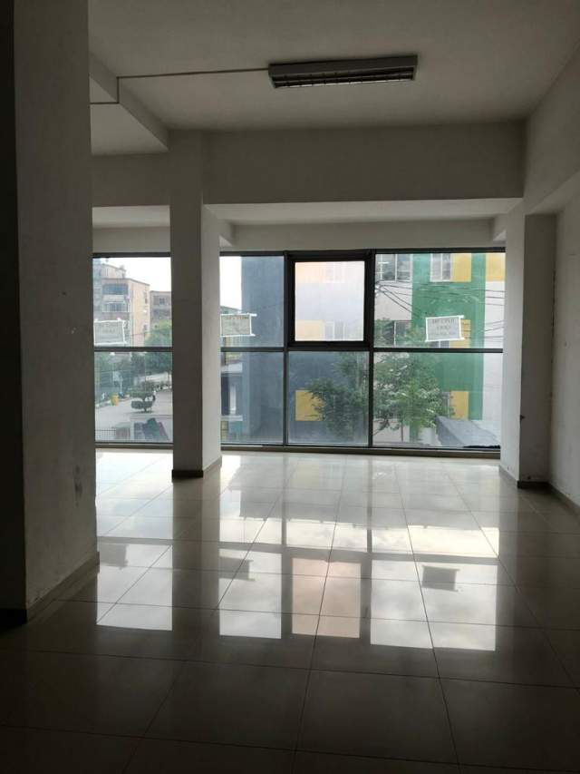 Tirane, jepet me qera ambjent biznesi Kati 1, 52 m² 420 Euro (Ministria e Jashtme)
