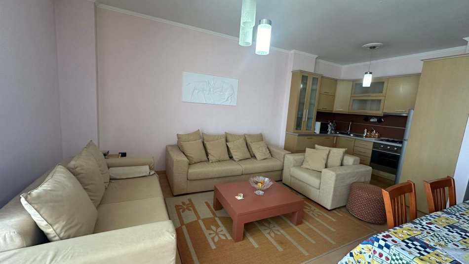 Tirane, jepet me qera apartament 2+1 Kati 3, 108 m² 400 € (Fresk)