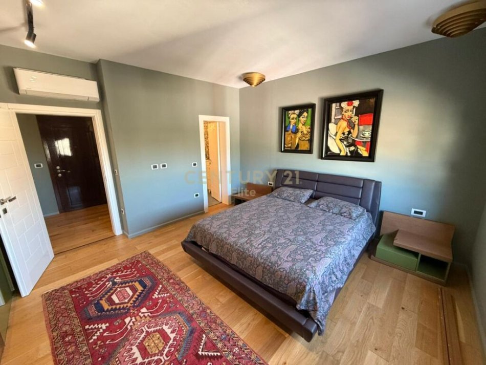 Tirane, jepet me qera apartament 2+1 Kati 7, 140 m² 1.500 € (Ish Blloku)