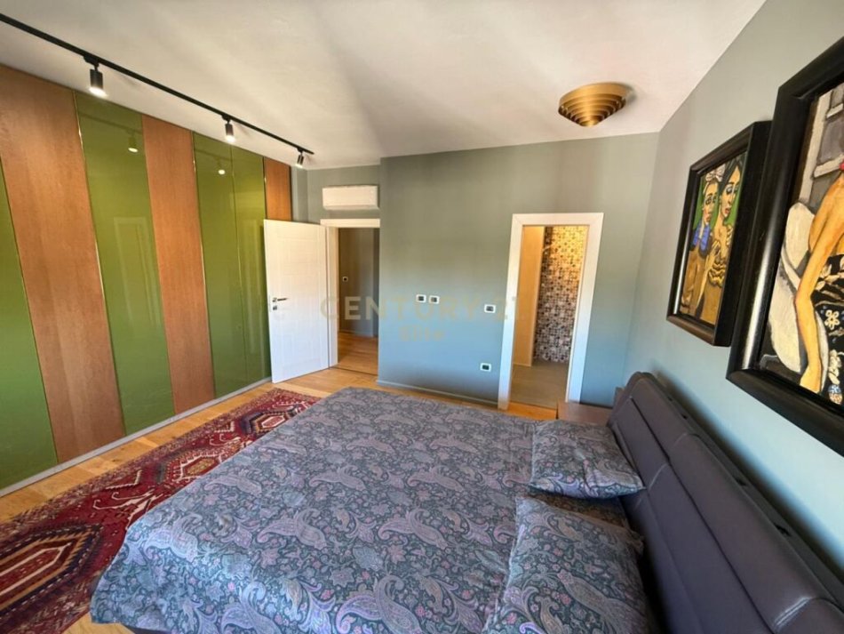 Tirane, jepet me qera apartament 2+1 Kati 7, 140 m² 1.500 € (Ish Blloku)