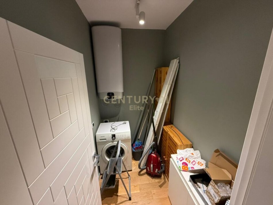 Tirane, jepet me qera apartament 2+1 Kati 7, 140 m² 1.500 € (Ish Blloku)