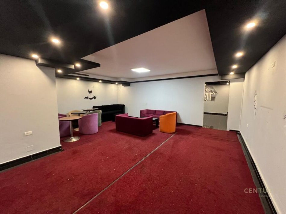 Tirane, jepet me qera ambjent biznesi Kati -1, 150 m² 800 € (Rruga 5 Maji)