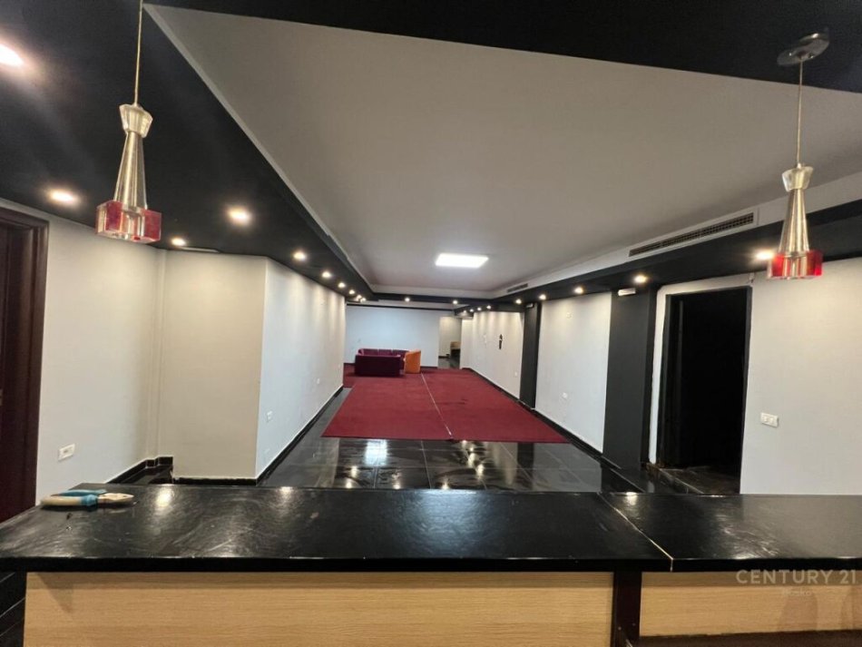 Tirane, jepet me qera ambjent biznesi Kati -1, 150 m² 800 € (Rruga 5 Maji)
