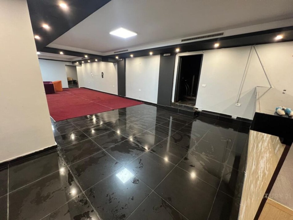Tirane, jepet me qera ambjent biznesi Kati -1, 150 m² 800 € (Rruga 5 Maji)