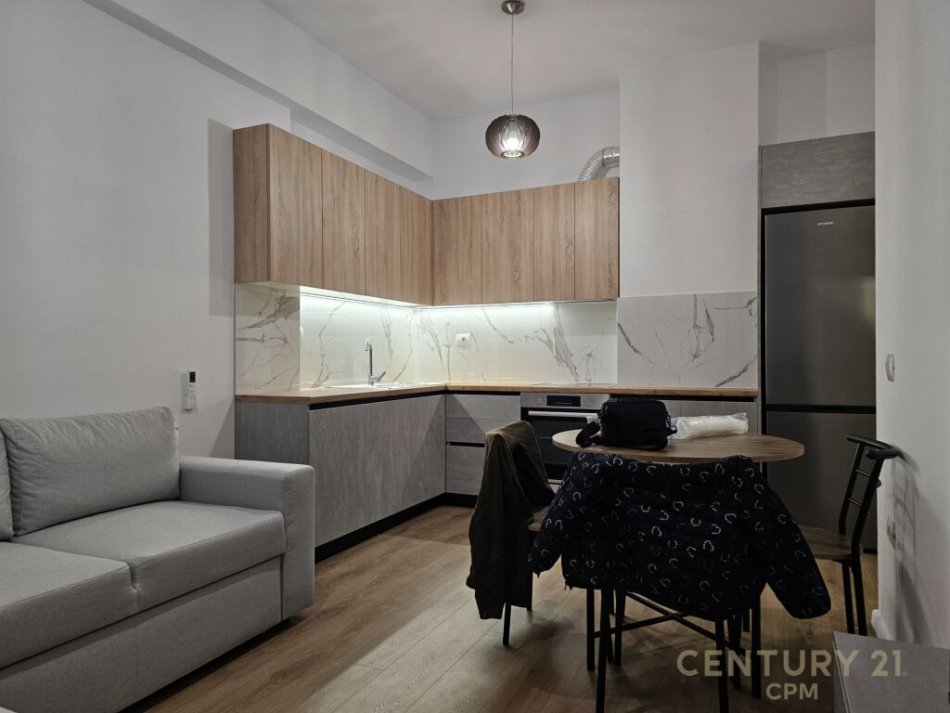 Tirane, jepet me qera apartament 1+1 Kati 7, 52 m² 500 € (ali dem)