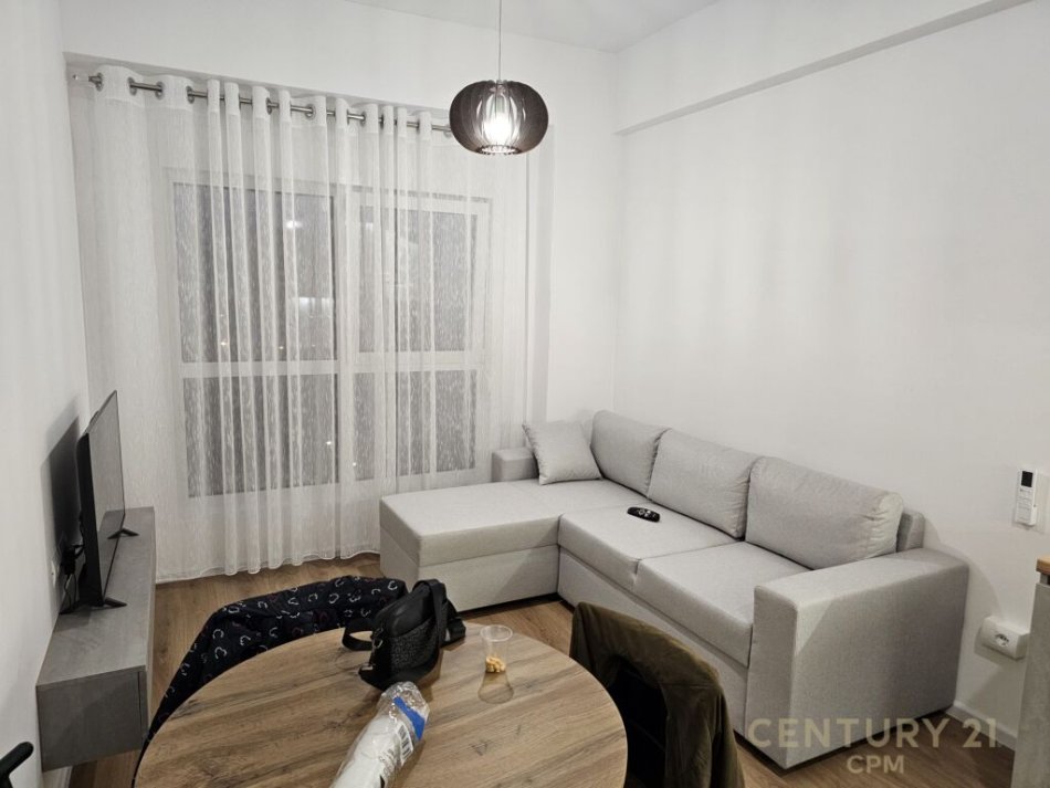 Tirane, jepet me qera apartament 1+1 Kati 7, 52 m² 500 € (ali dem)