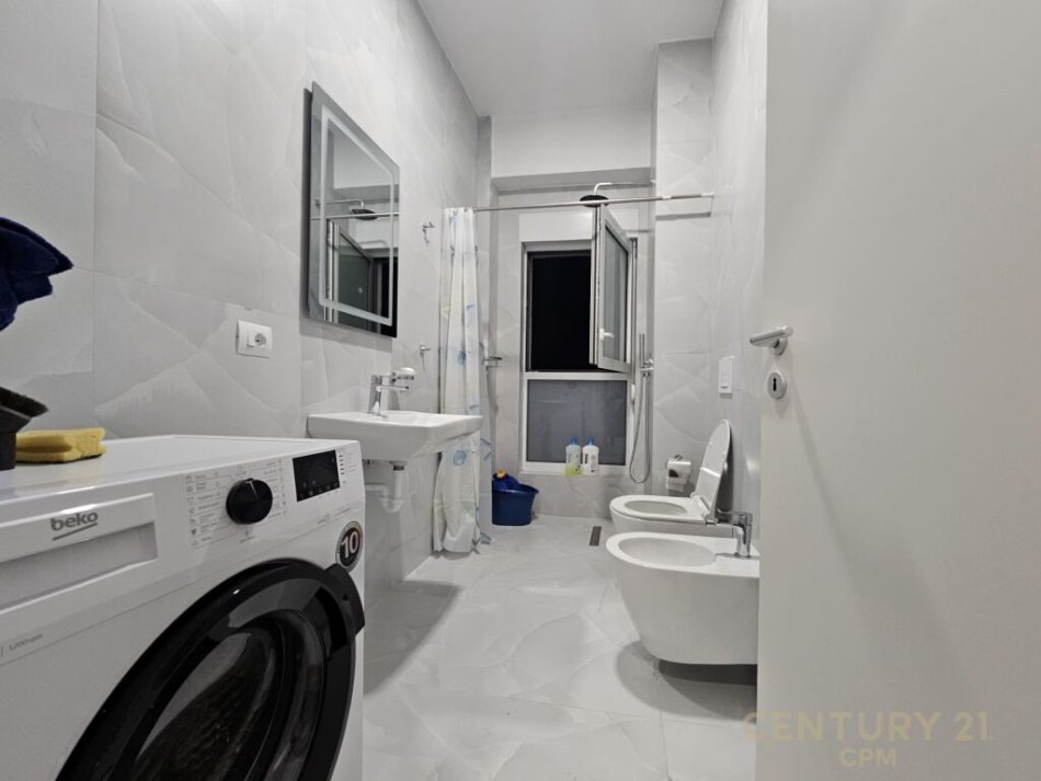 Tirane, jepet me qera apartament 1+1 Kati 7, 52 m² 500 € (ali dem)