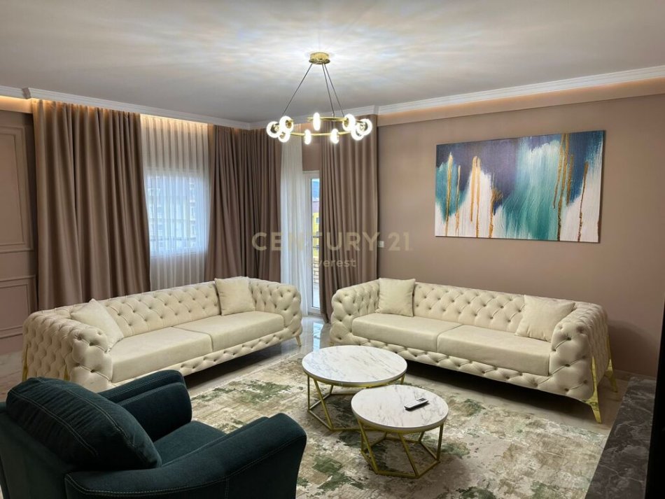 Tirane, jepet me qera apartament 3+1 Kati 3, 130 m² 1.200 € (Rezidenca Lake Land farke)