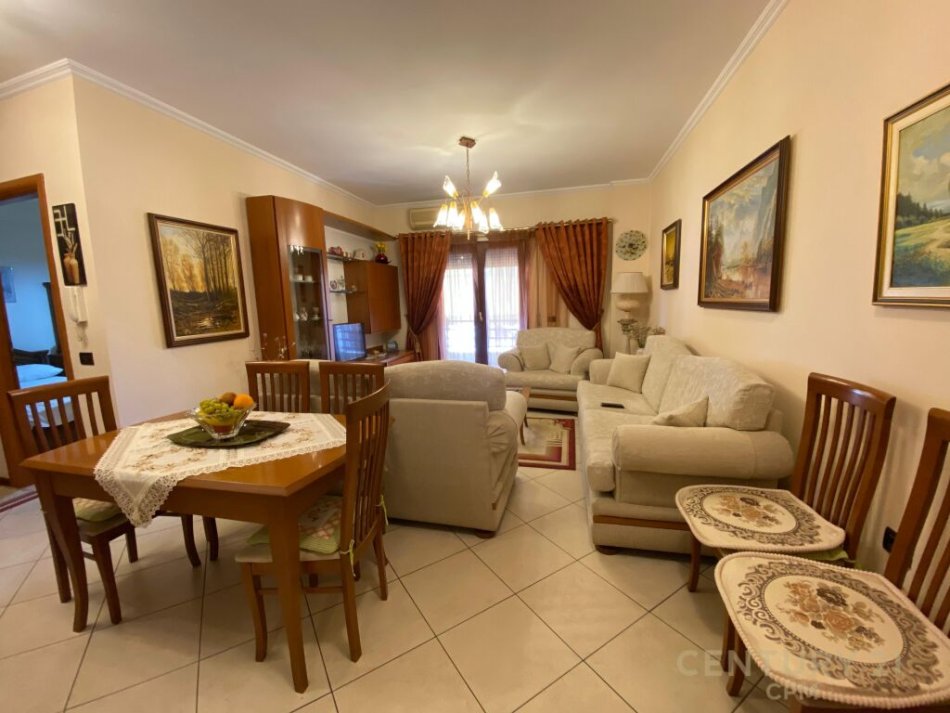 Tirane, jepet me qera apartament 1+1 Kati 4, 64 m² 600 € (rruga e kavajes)