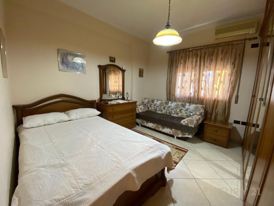 Tirane, jepet me qera apartament 1+1 Kati 4, 64 m² 600 € (rruga e kavajes)