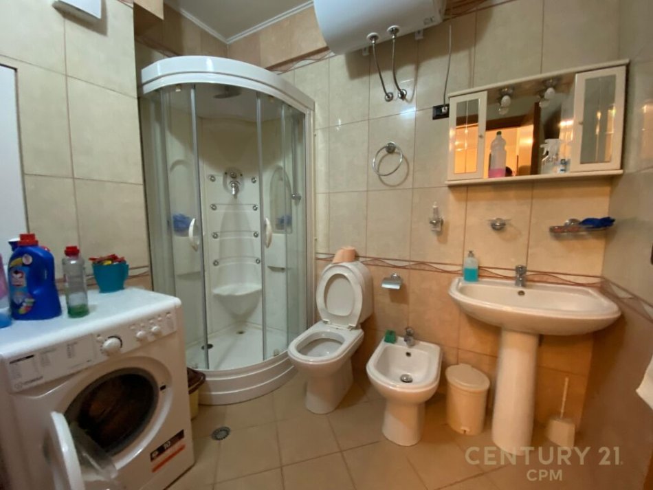 Tirane, jepet me qera apartament 1+1 Kati 4, 64 m² 600 € (rruga e kavajes)