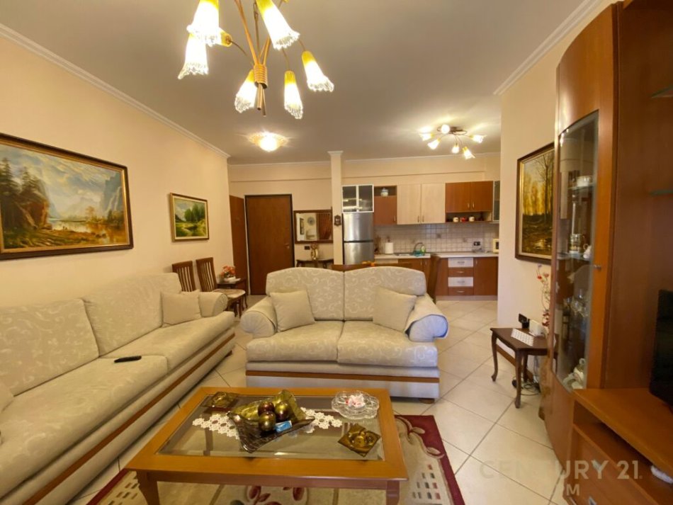 Tirane, jepet me qera apartament 1+1 Kati 4, 64 m² 600 € (rruga e kavajes)