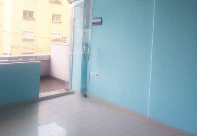 Tirane, jepet me qera ambjent biznesi 27 m² 25.000 Leke
