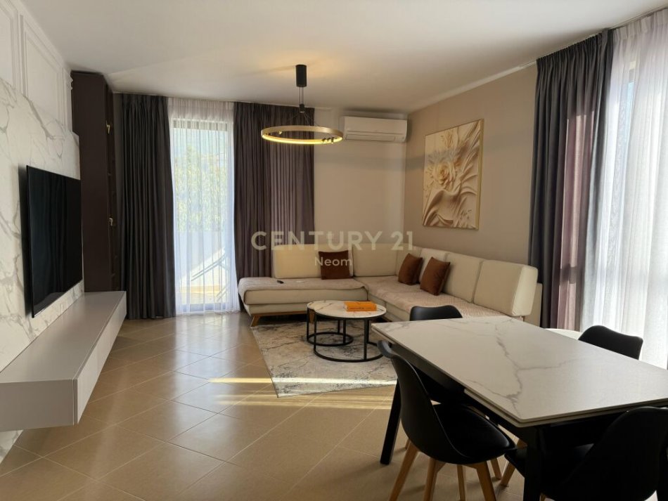 Tirane, jap me qera apartament 2+1 , 116 m² 650 € (Rruga: Alajdin Frasheri, Shkozë)