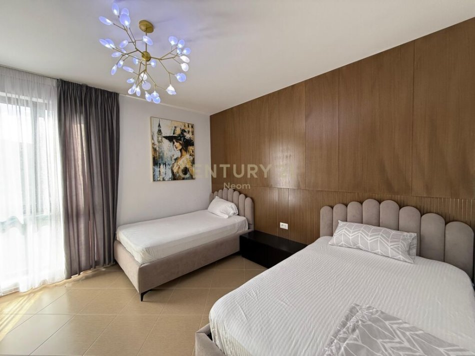 Tirane, jap me qera apartament 2+1 , 116 m² 650 € (Rruga: Alajdin Frasheri, Shkozë)